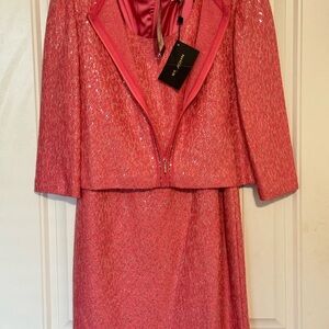St. John Ladies elegant evening dress and jacket w tags. size 6. Pink